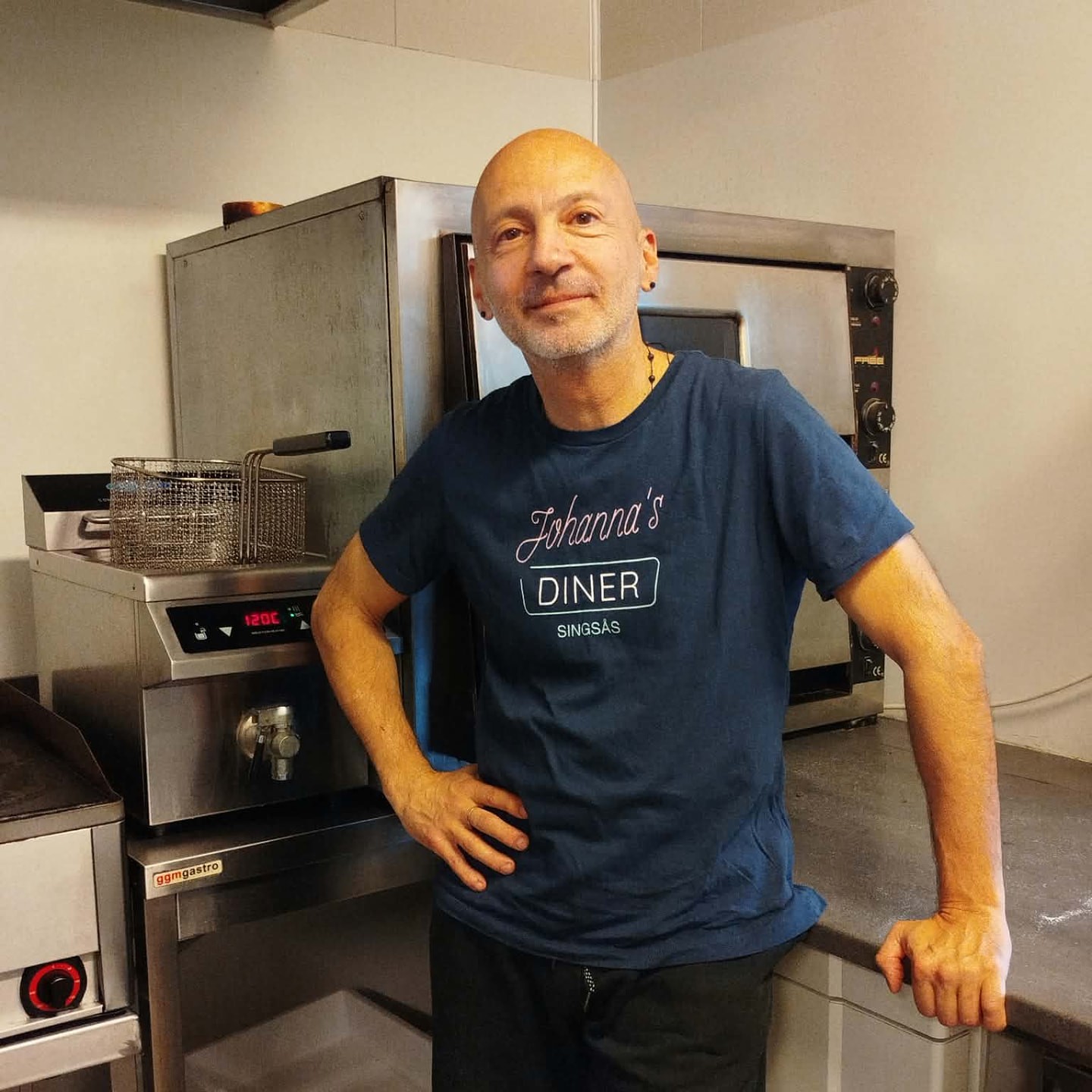 Kostas Pantelakis, kokken bak maten på Johanna's Diner